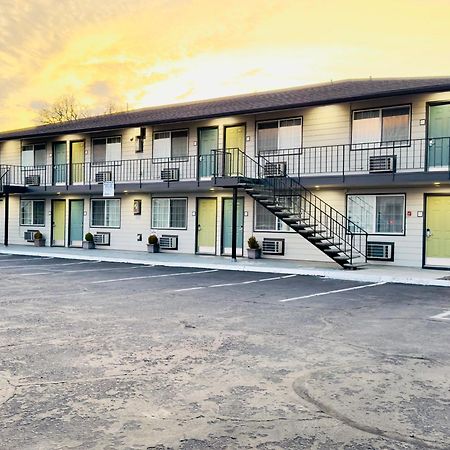 Royal Inn Eugene- Airport Экстерьер фото