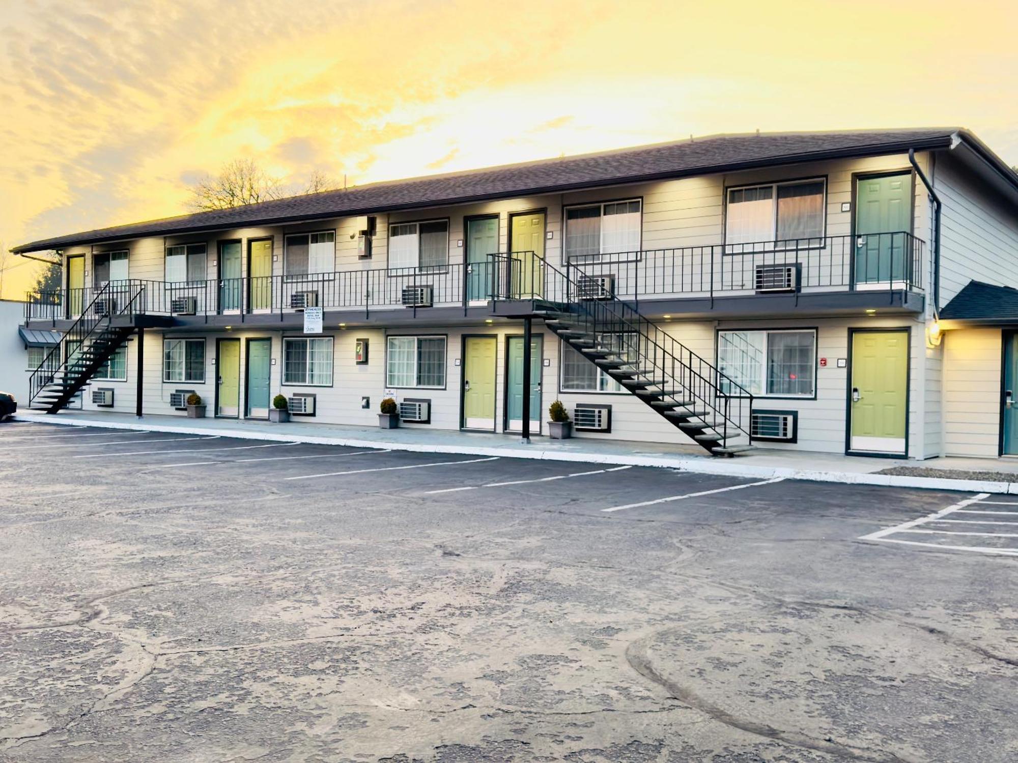 Royal Inn Eugene- Airport Экстерьер фото