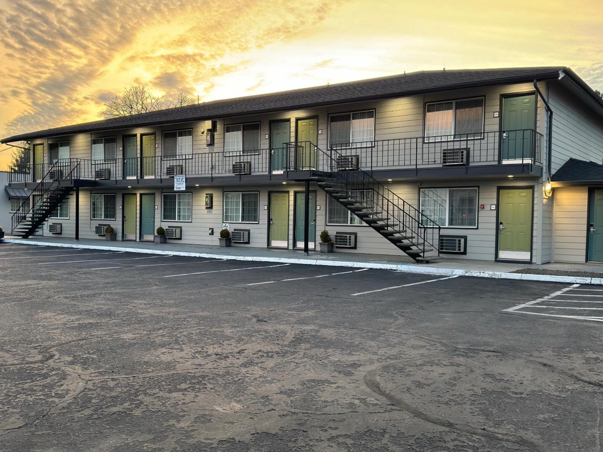 Royal Inn Eugene- Airport Экстерьер фото
